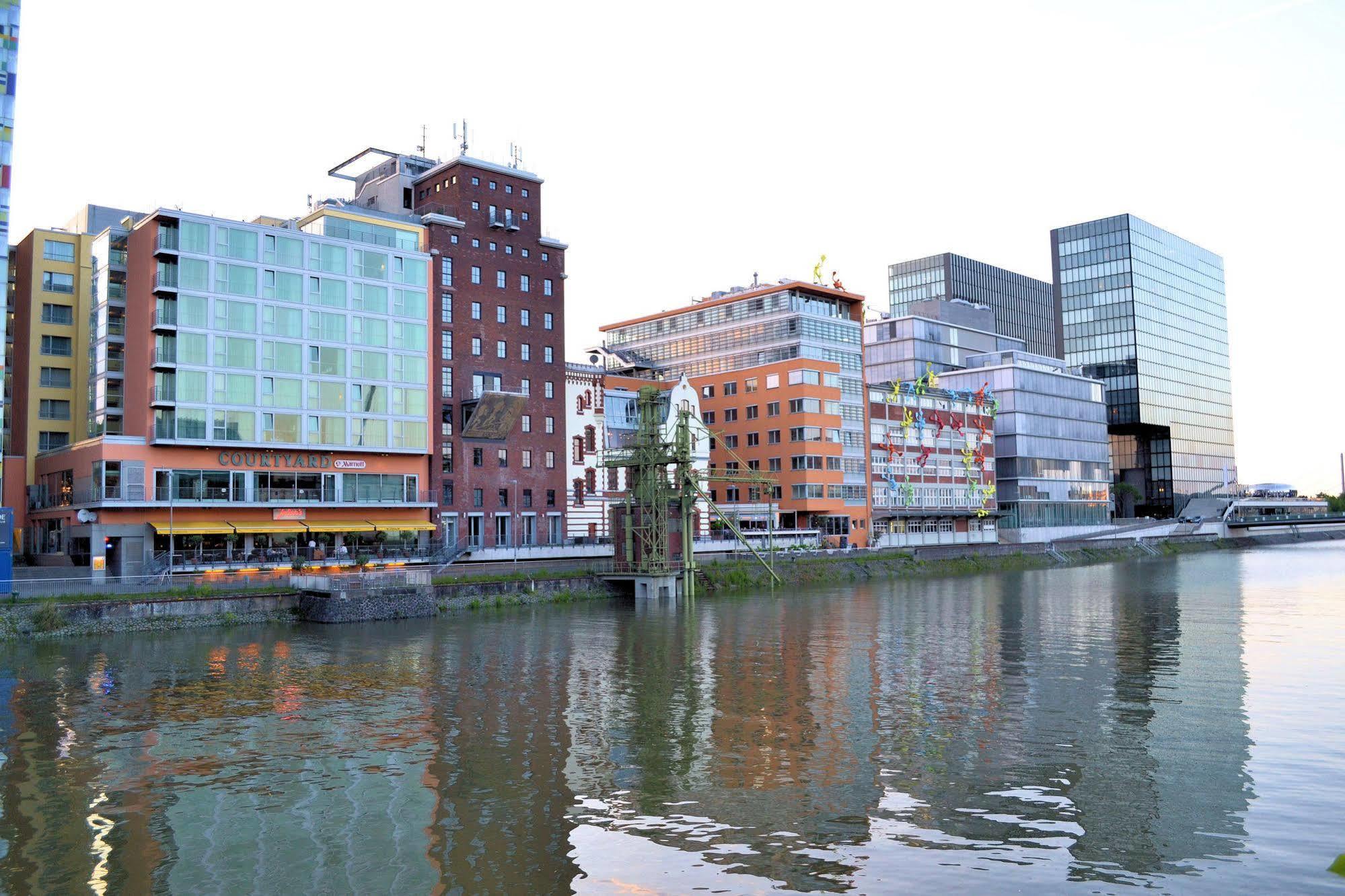 Hotel Courtyard By Marriott Duesseldorf Hafen Extérieur photo
